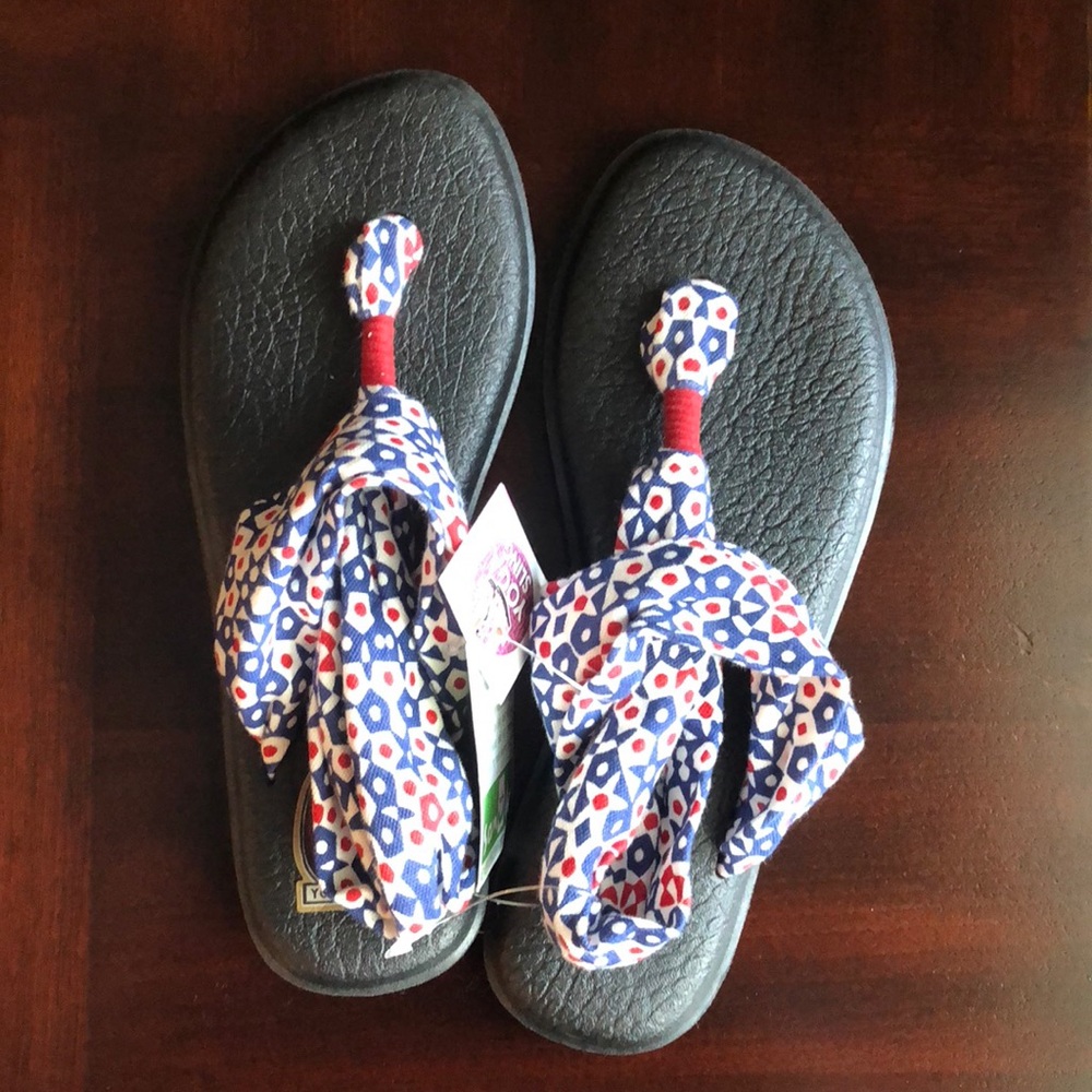 NWT Size 8 Sanuk Sandals